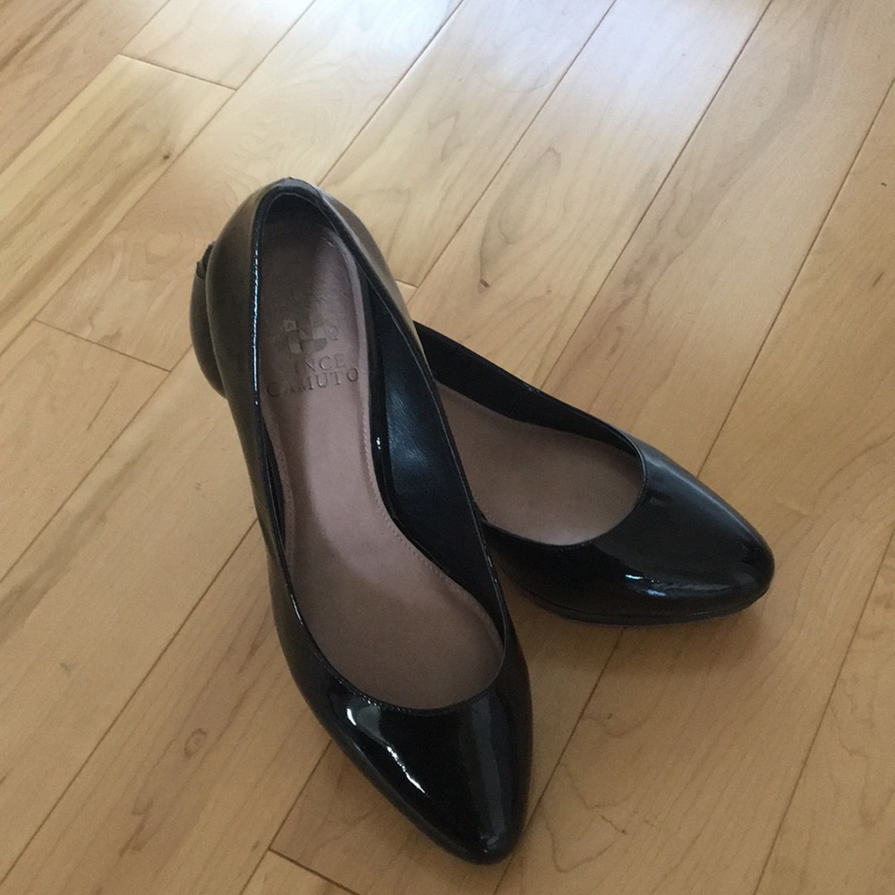 Vince Camuto black patent leather pumps